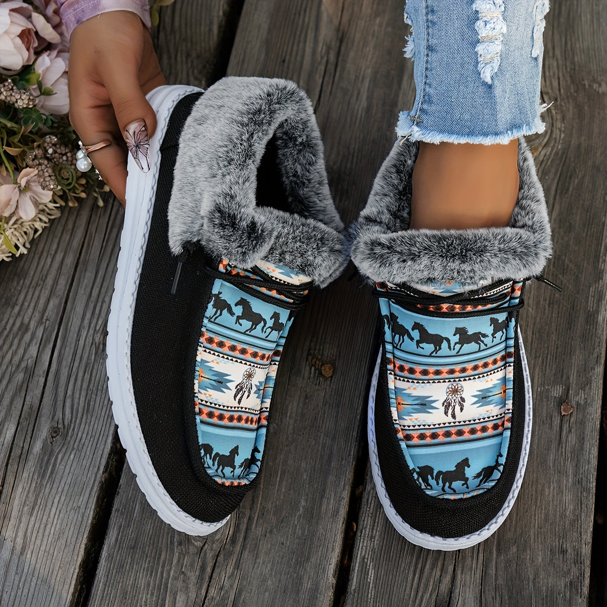 Women's shoes Casual style Black blue velvet warm breathable non-slip canvas shoes horse pattern canvas fabric wear casual shoes Round head elastic strap easy to wear and take off flat sports shoes Light work shoes casual sho